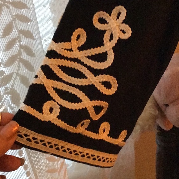 Classic Black and White Tunic Top - Picture 3 of 7